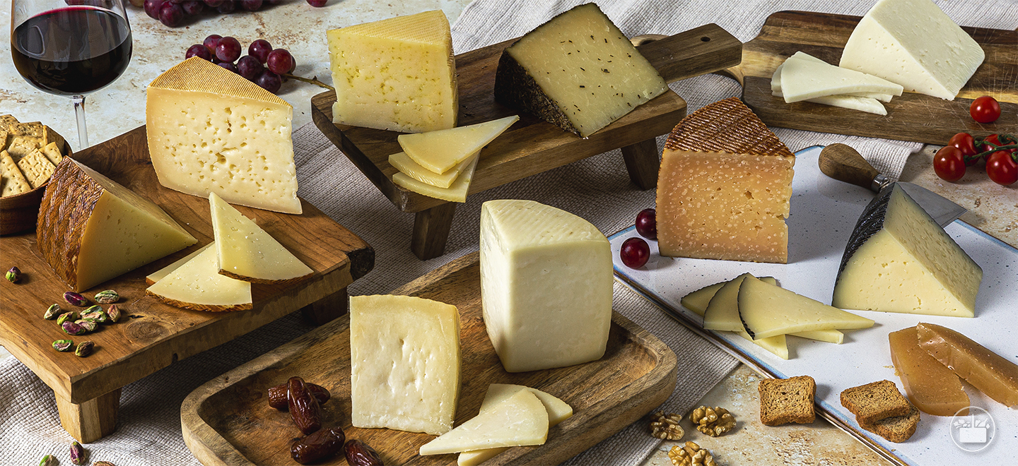 Et presentem el nostre assortiment de formatges nacionals i les seves millores de qualitat i servei. 