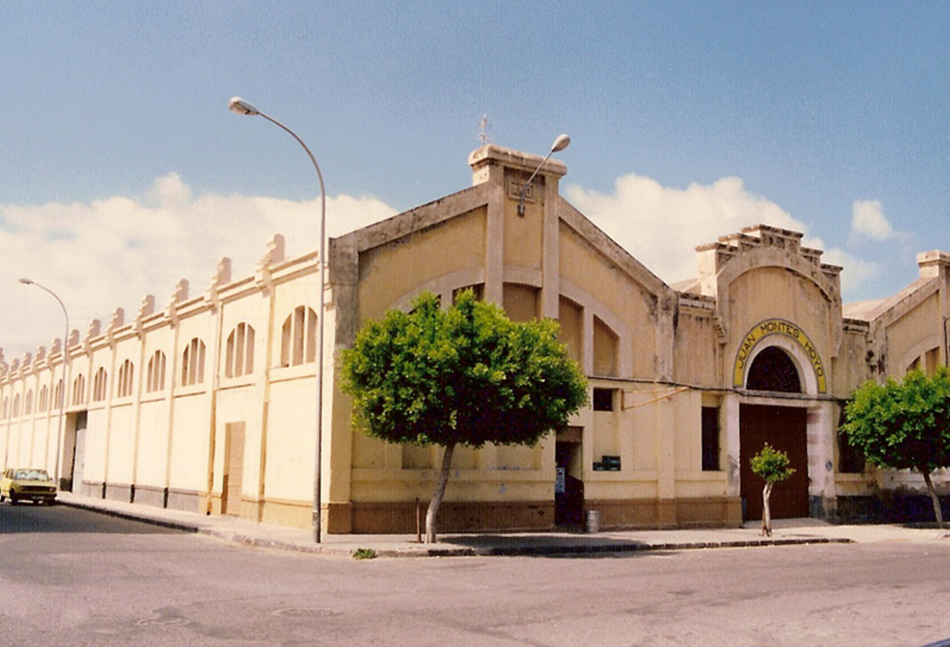Antic edifici de la Casa Montes, construït el 1926