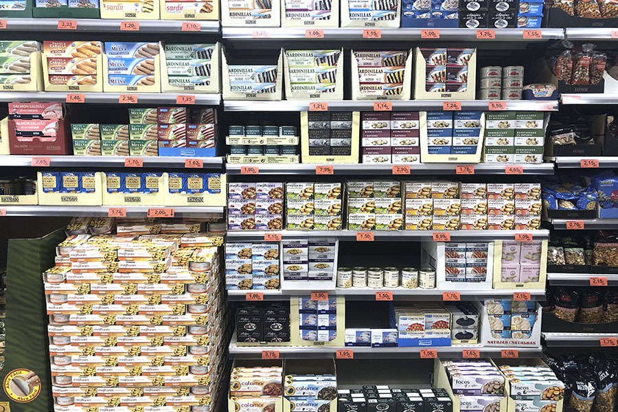Lineal amb escopinyes i musclos en un supermercat de Mercadona
