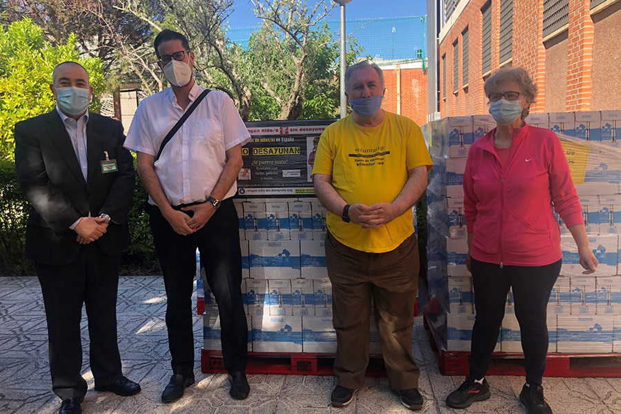 Lliurament de llet de Mercadona al Banc d'Aliments Infantils de la Comunitat de Madrid