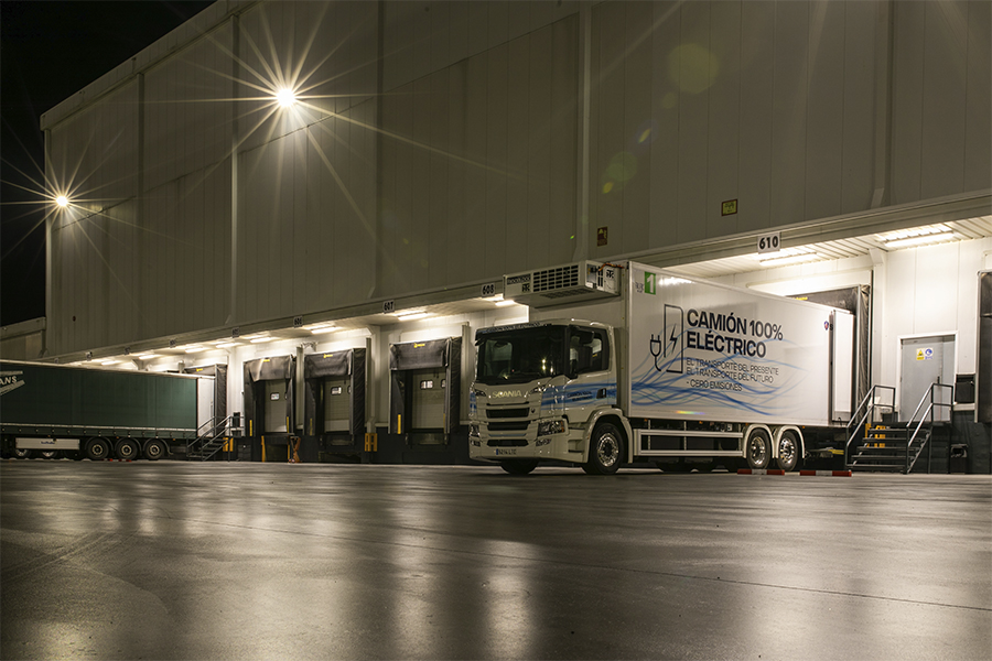 Electric lorry being tested at the Mercadona Logistics Centre in Ciempozuelos