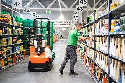 Hive worker with a forklift truck preparing various online orders at the same time