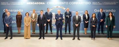 Juan Roig and members of Mercadona's Management Committee following the holding of the 2022 Press Conference
