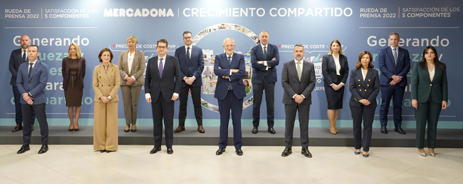Juan Roig and members of Mercadona's Management Committee following the holding of the 2022 Press Conference