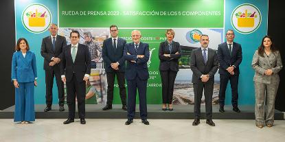 Juan Roig and Mercadona’s Management Committee at the Co-innovation Centre at the Fuente del Jarro business park in Paterna, Valencia
