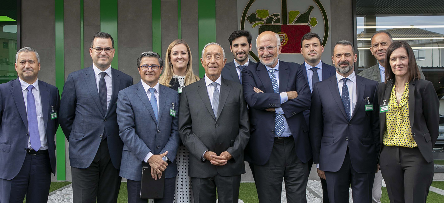The President of the Portuguese Republic visits the first supermarket 