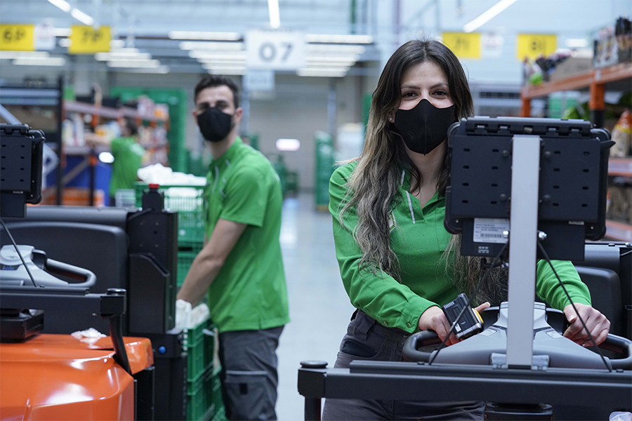 Mario and Coral, workers at the Getafe Hive (Madrid), wearing the new corporate face mask