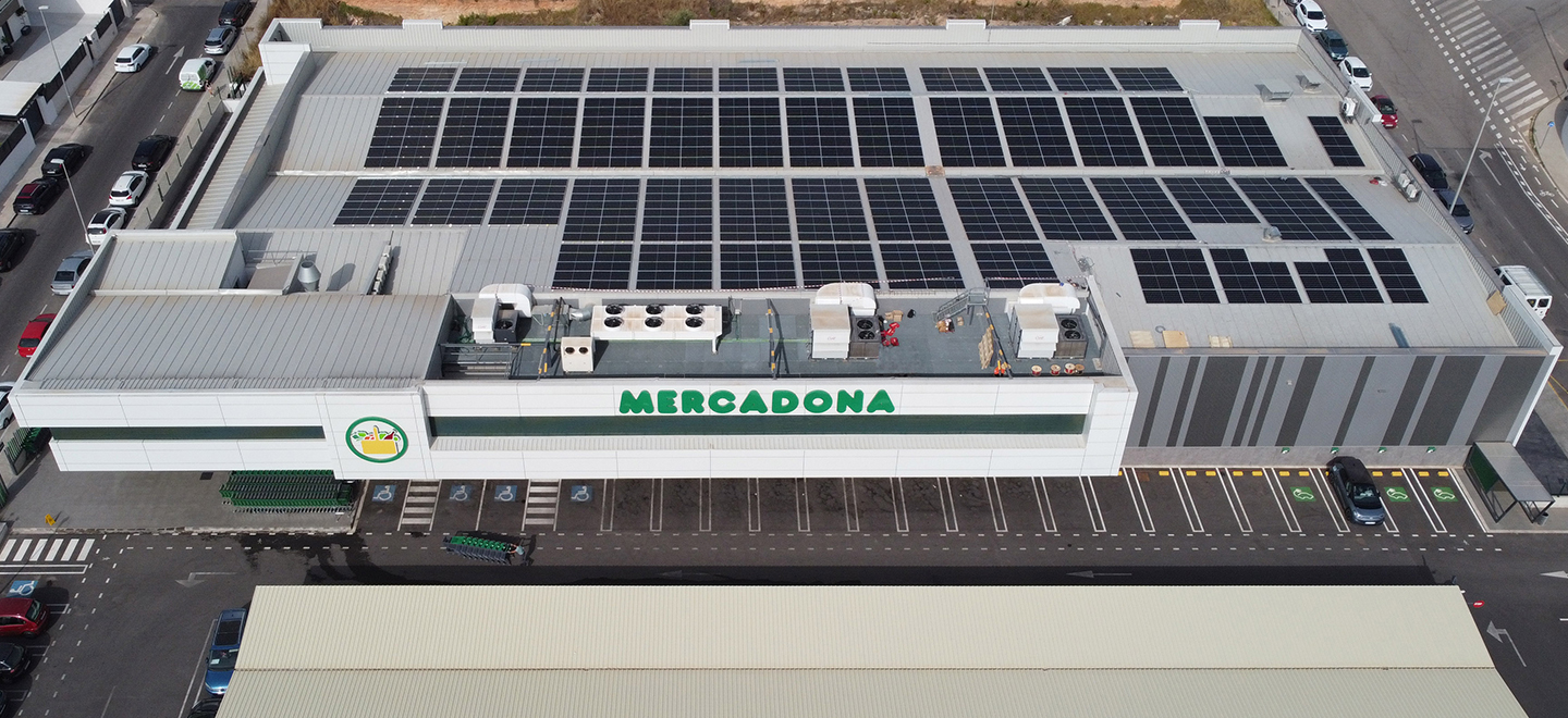 Roof of a Mercadona store with solar panels