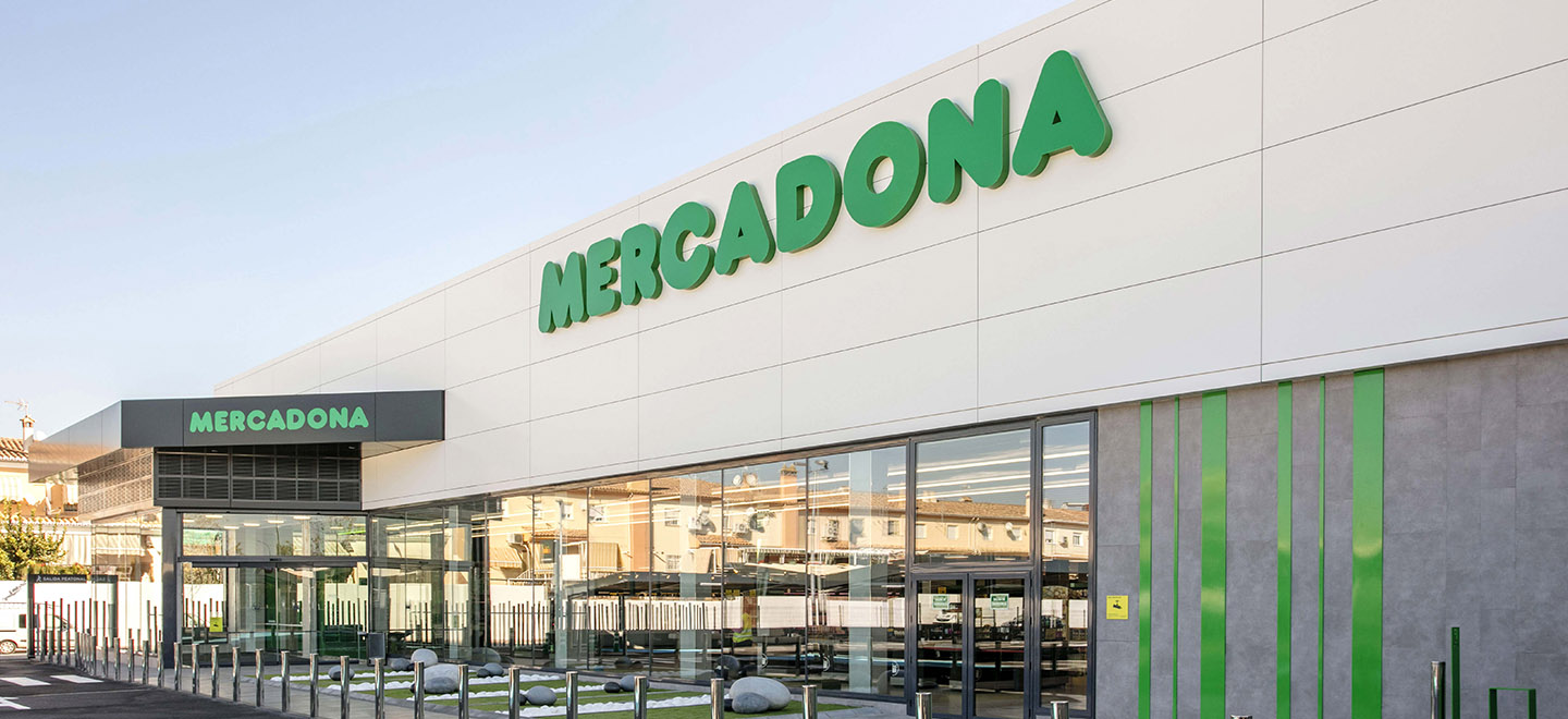 Mercadona supermarket in Peligros featuring the company’s new Efficient Store Model.