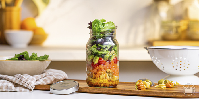 4 Recetas de ensaladas verticales (Jar salad): ensalada de pasta y salmón