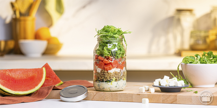 4 Recetas de ensaladas verticales (Jar salad): ensalada de sandía y quinoa