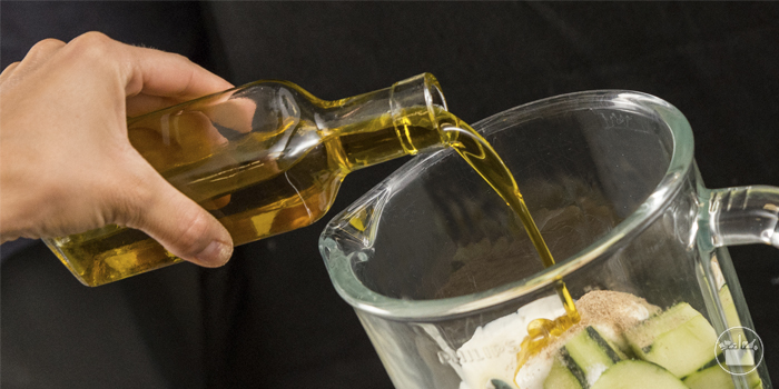 Añadir aceite de oliva. 