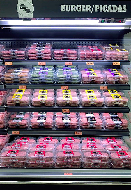 Lineal de hamburguesas de un supermercado de Mercadona