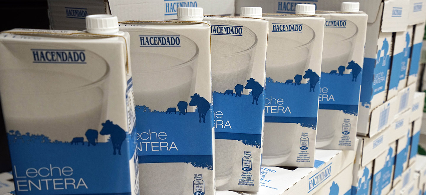 Entrega de 27.000 litros de leche por parte de Mercadona al Banco de Alimentos de Lleida