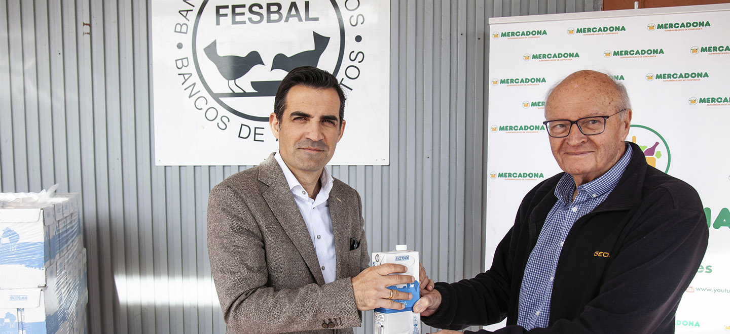 Luis Consuegra (Director Provincial Relaciones Externas de Mercadona) y Juan Vicente Peral (Director Banco de Alimentos Alicante)