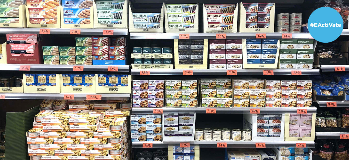 Lineal con berberechos y mejillones en un supermercado de Mercadona