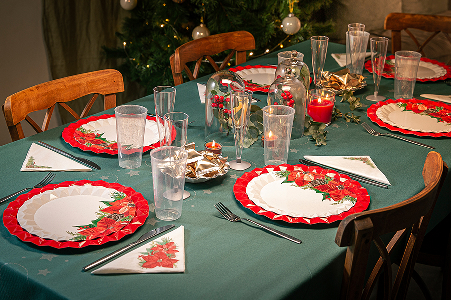 Propuesta de mesa decorada para Navidad con productos de Mercadona