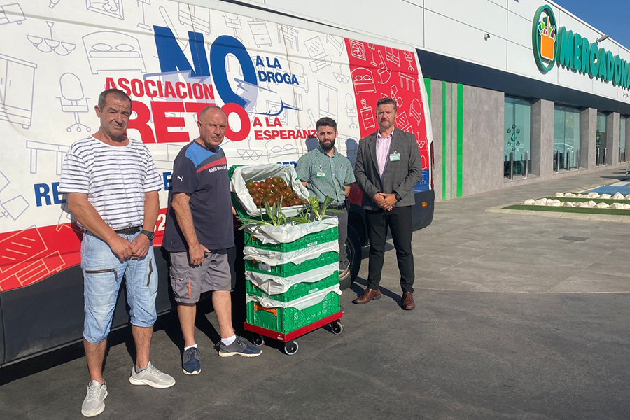 La Asociación Reto recogiendo las donaciones diarias de Mercadona en Córdoba