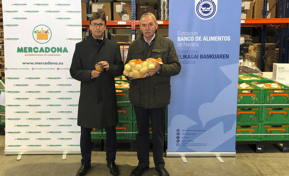 Imanol Flandes, director de Relaciones Externas de Mercadona en Navarra, y Joaquín Fernández, presidente de la Fundación Banco de Alimentos de Navarra
