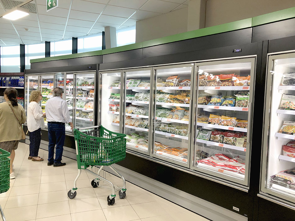 Sección congelados en el supermercado ubicado en Plaza de Armas, Sevilla