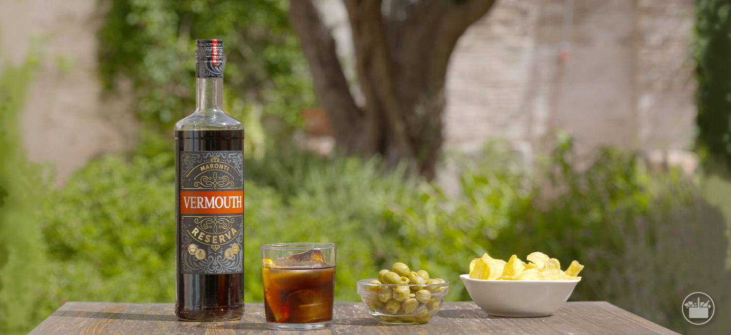 Nuestro Vermouth Rojo Maronti Reserva es una excelente opción para tus aperitivos veraniegos.
