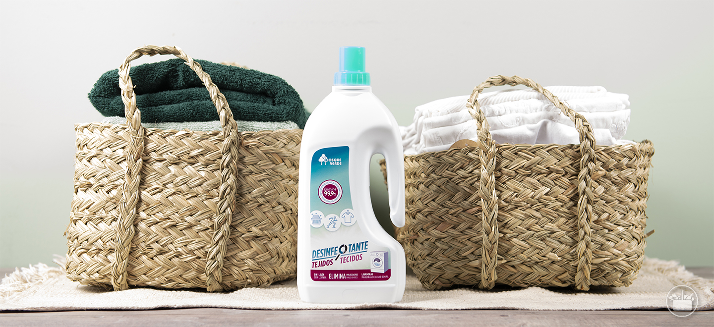 Coñeces o Líquido desinfectante téxtil para a túa lavadora? Úsase como complemento do deterxente. 