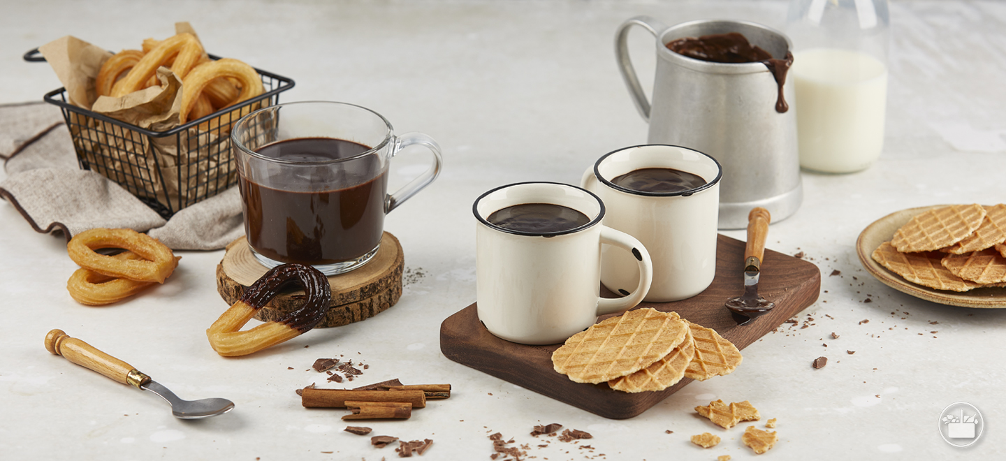 Temos todo o necesario para que goces dun almorzo clásico: Chocolate quente con churros. 