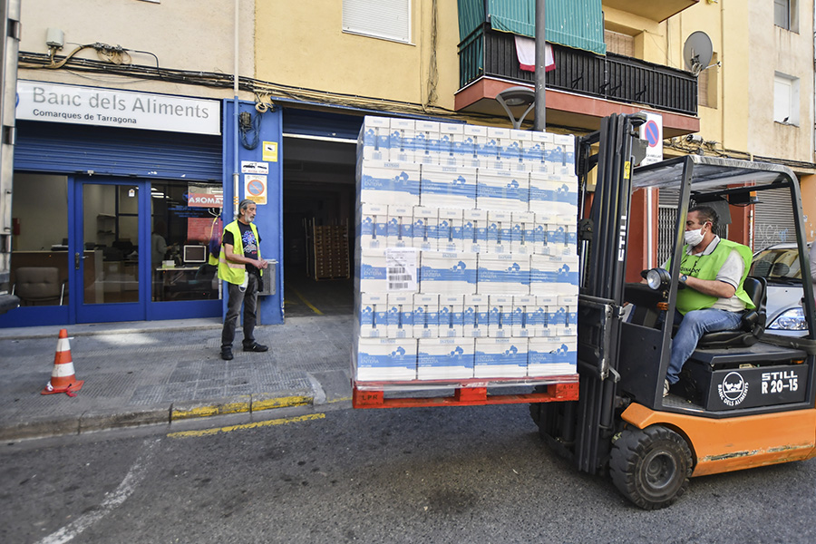 Doazón de leite de Mercadona ao Banco de Alimentos das comarcas de Tarragona