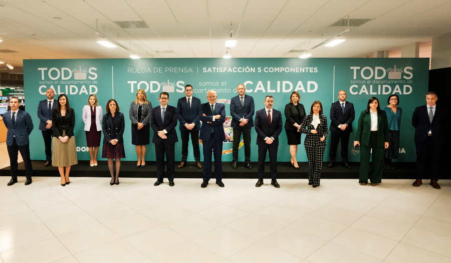 Juan Roig e membros do Comité de Dirección de Mercadona tras a celebración da Rolda de Prensa 2021