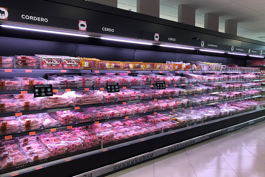 Lineal con carne fresca nun supermercado de Mercadona