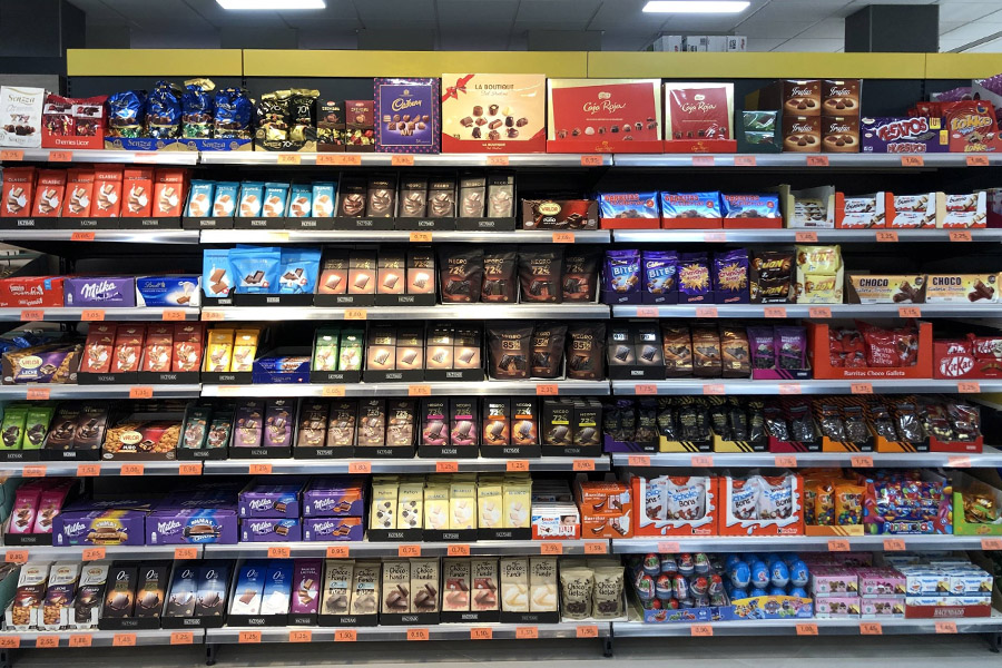 Lineal de chocolates dun supermercado de Mercadona