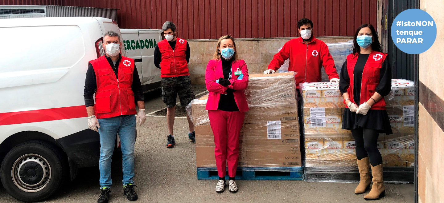 Entrega de produtos de primeira necesidade de Mercadona á Cruz Vermella en Asturias