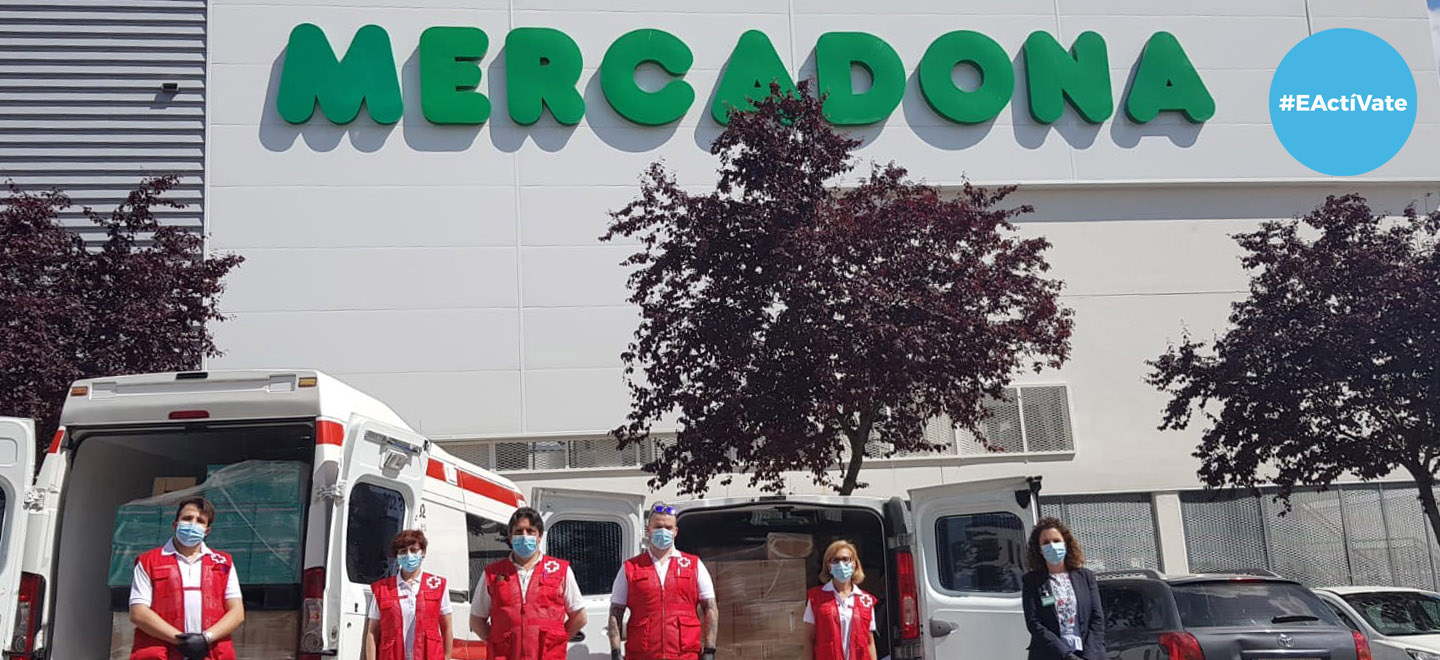 Entrega de produtos de Mercadona a Cruz Vermella Segovia