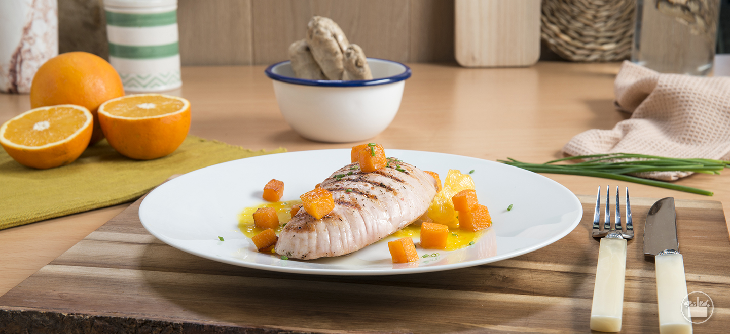 Ensinámosche a preparar un saboroso segundo prato dentro da nosa xornada de novos hábitos: Solombo de pavo con salsa de laranxa. 