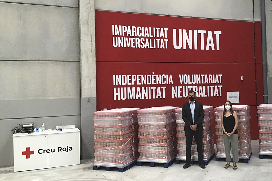 Doazón de produtos de primeira necesidade de Mercadona á Cruz Vermella en Catalunya
