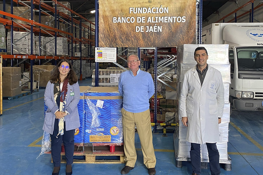 Entrega de produtos de primeira necesidade de Mercadona ao Banco de Alimentos de Jaén