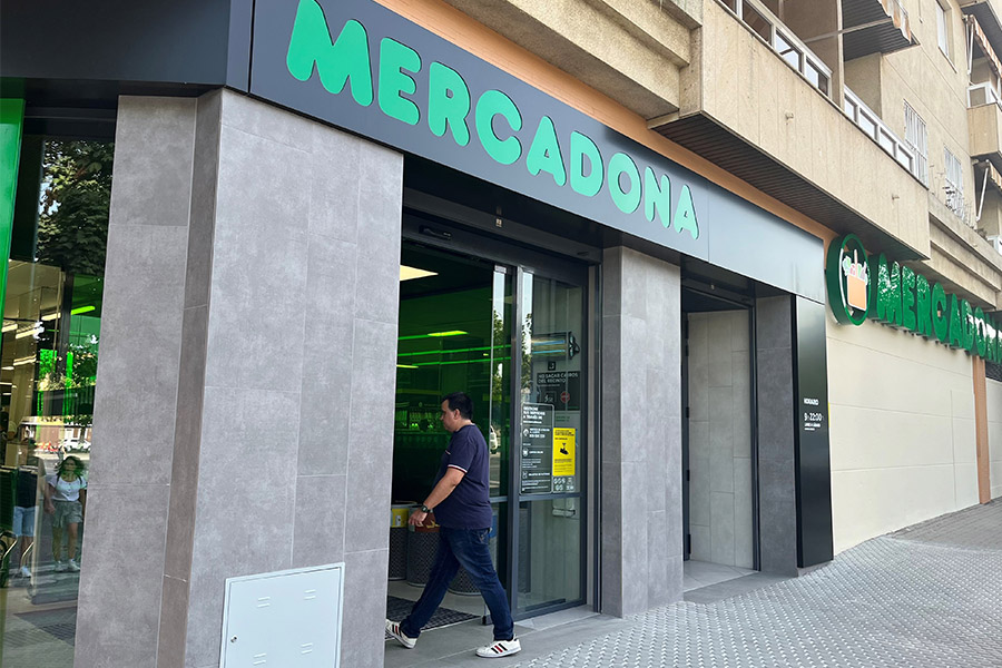 Exterior tenda eficiente Mercadona na Avenida de Hytasa (Sevilla)