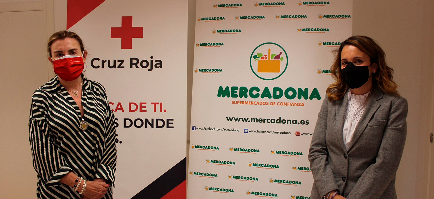 Representants de Creu Roja i Mercadona a Valladolid durant la firma