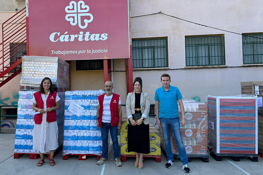 Entrega de la donació de Mercadona a Càritas Conca