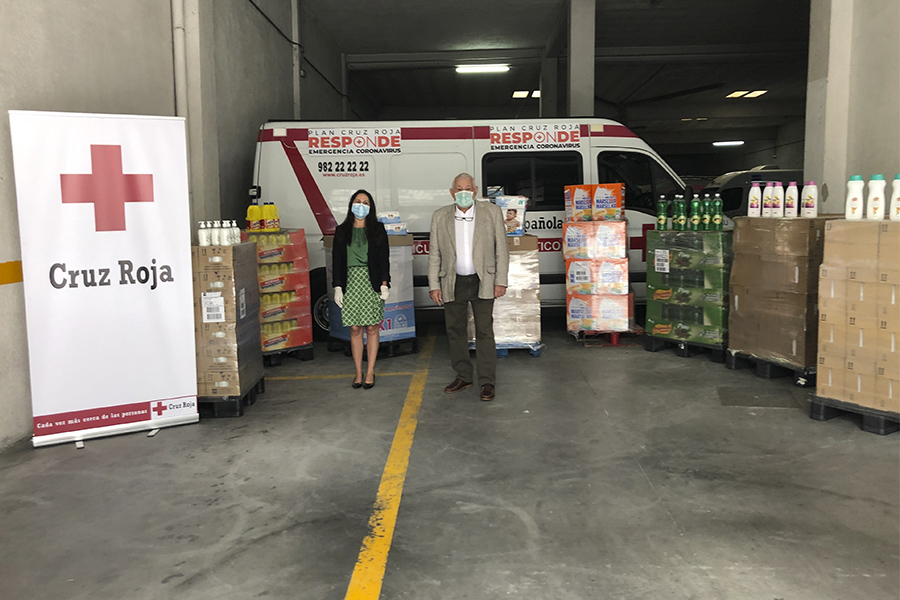 Entrega de productes de Mercadona a Creu Roja Lugo