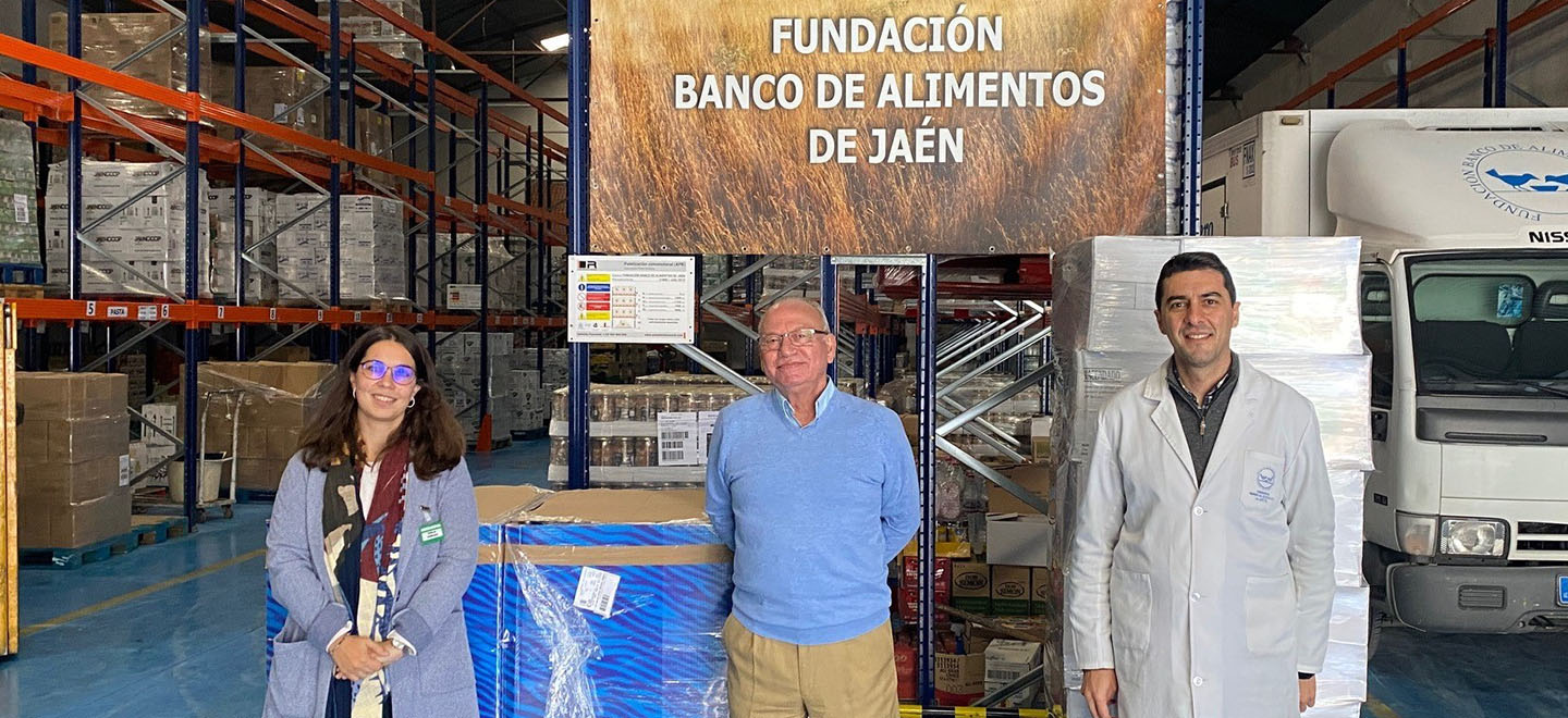 Entrega de productes de primera necessitat de Mercadona al Banc d'Aliments de Jaén