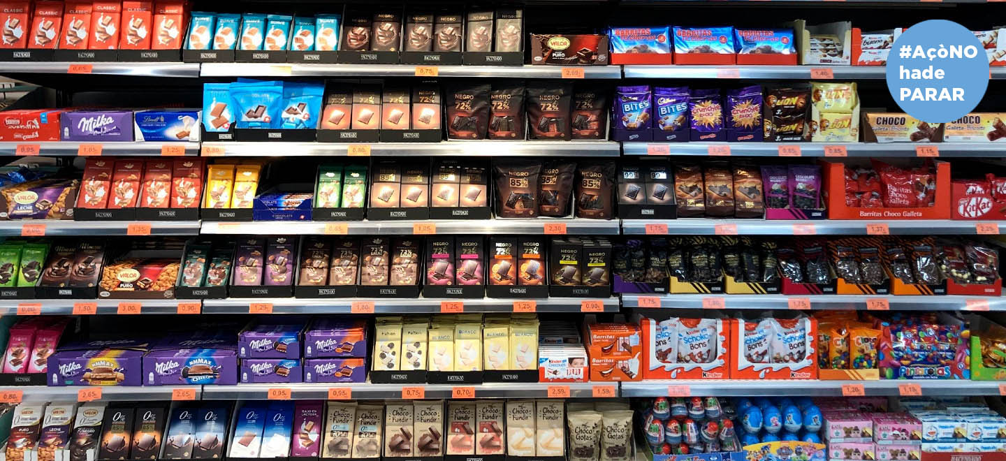 Lineal de xocolates d'un supermercat de Mercadona