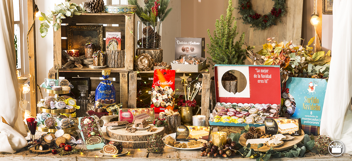 Àmplia varietat de torrons, bombons, polvorons, mantecados…, clàssics en estes festes nadalenques.